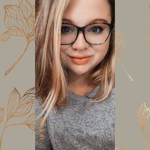 Meet your Posher, Elise